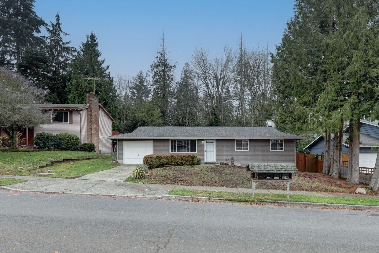 Primary Photo - Charming 3 Bedroom/1 Bath Kirkland Rambler!