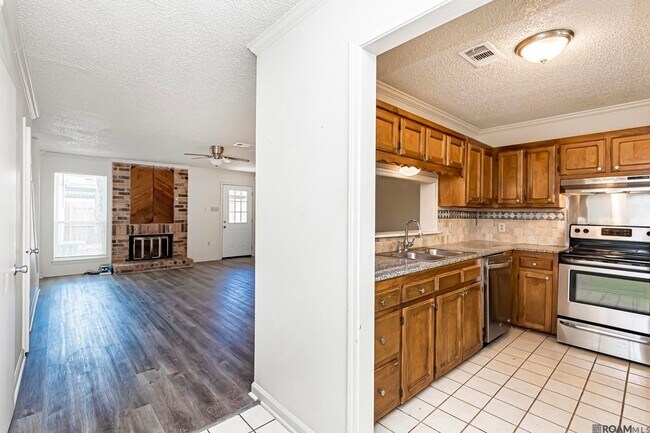 Foto del edificio - 9821 Siegen Ln