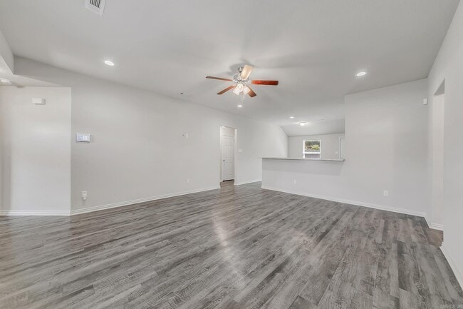 Building Photo - 1604 Lil Larry Dr