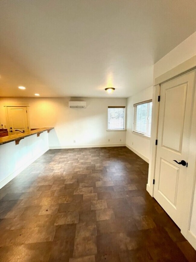 Foto del edificio - 2569 NE 8th St