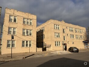 Building Photo - 3152 N Linder Ave