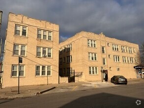 Building Photo - 3152 N Linder Ave