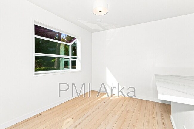 Foto del edificio - 9800 Roosevelt Way NE