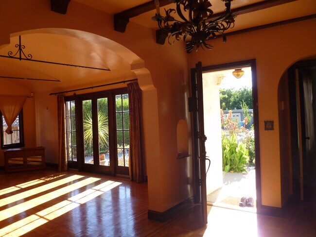 Foto del edificio - 1118 Hollyburne Ave