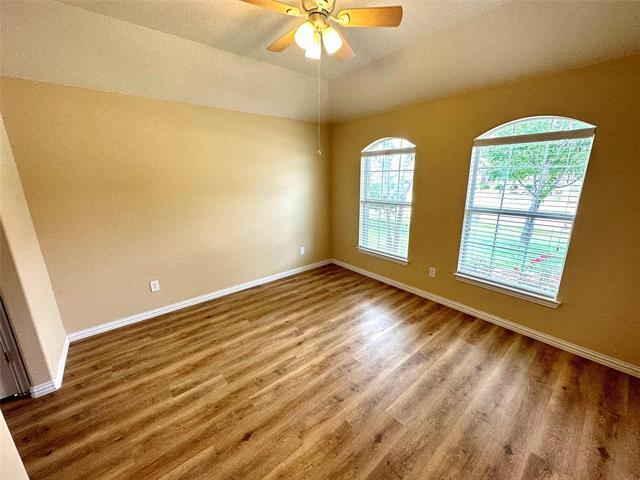 Foto del edificio - 221 Creekwood Dr