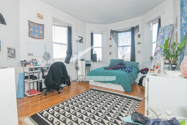 Building Photo - Unique BU Apartment