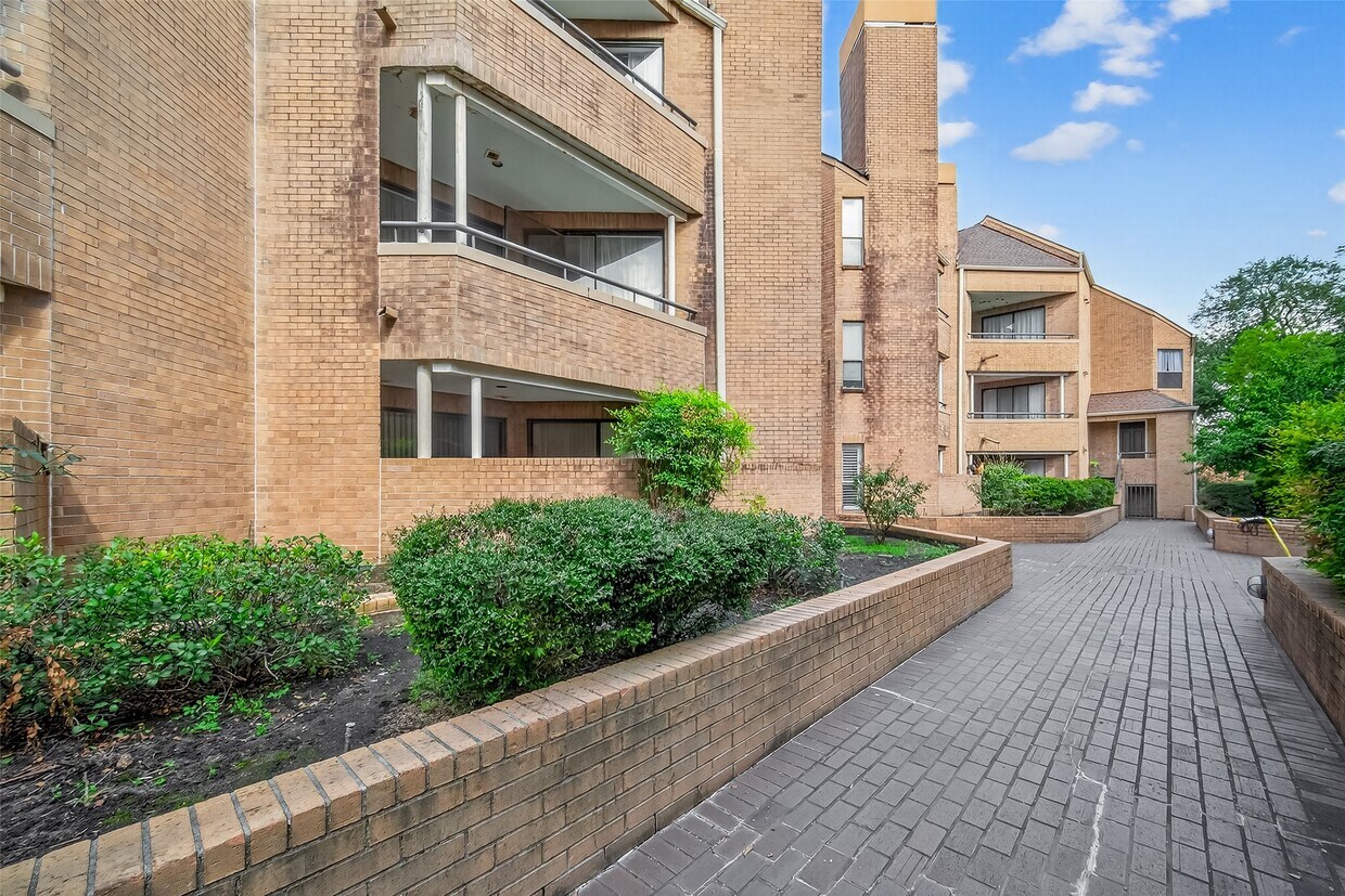 Foto principal - 5210 Weslayan St