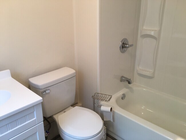 Bathroom - 7155 Bowers Rd