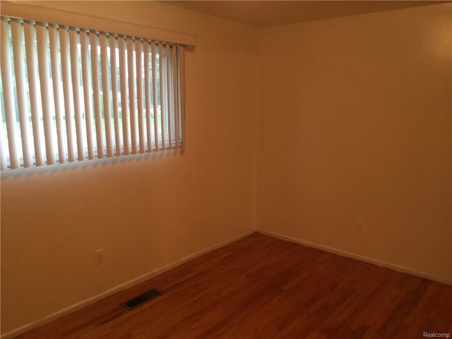 Building Photo - 29238 James Dr