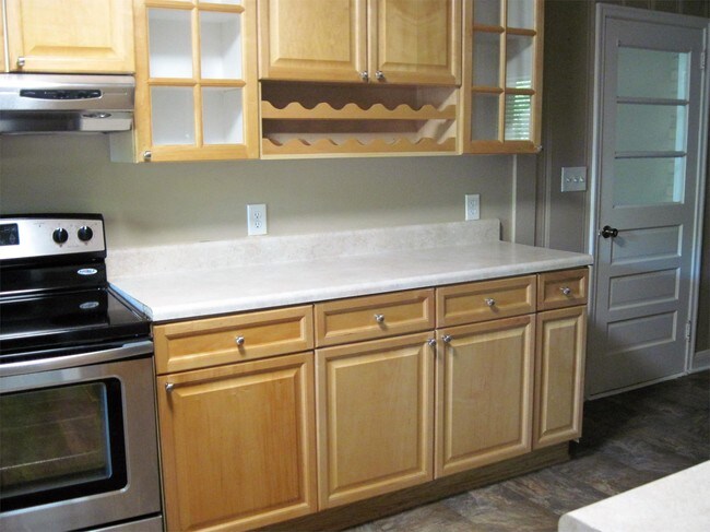 Building Photo - 106 S Stewart St