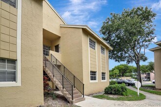 Building Photo - 660 Cypress Club Way