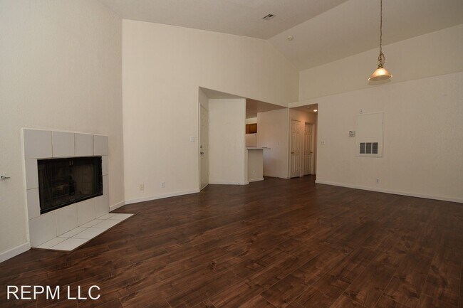 Building Photo - 1 br, 1 bath House - 5016 S Rainbow Blvd #203