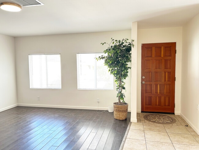 Building Photo - 54865 Avenida Vallejo