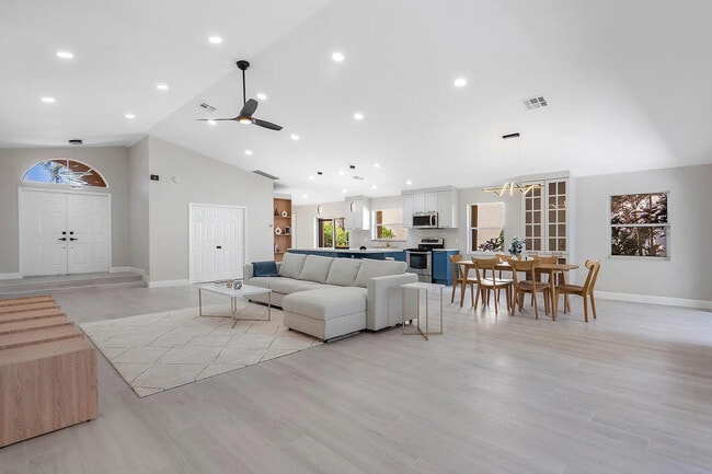 Building Photo - 8031 Nadmar Ave