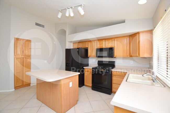 Foto del edificio - 513 E Cathy Dr