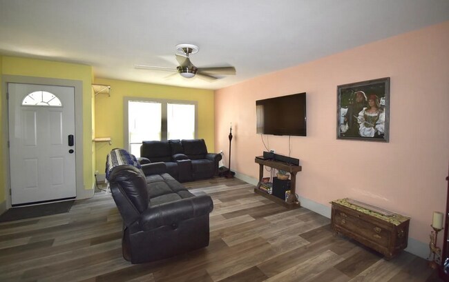 Foto del edificio - Recently Remodeled Home- Available Soon!