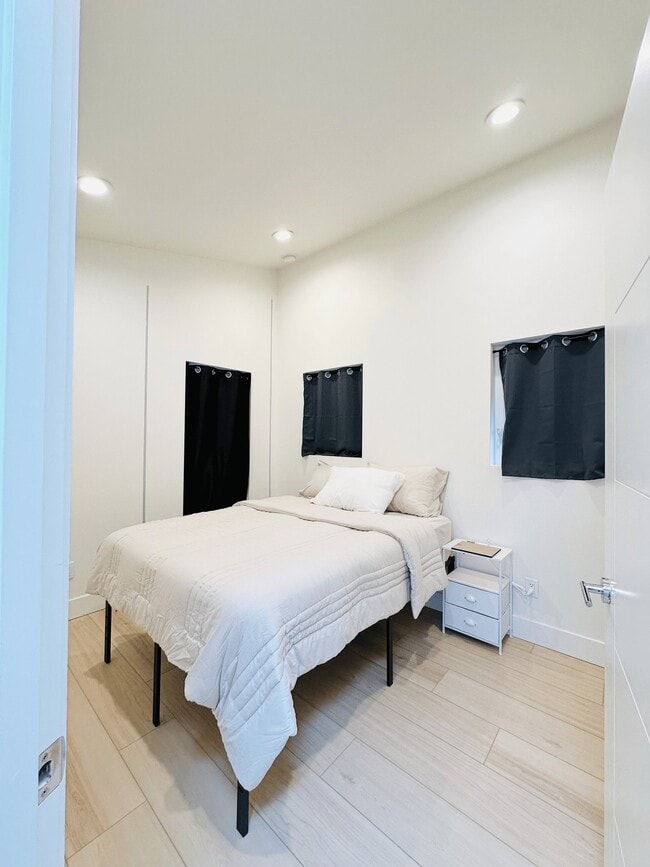 Foto del edificio - 3411 NE 7th St