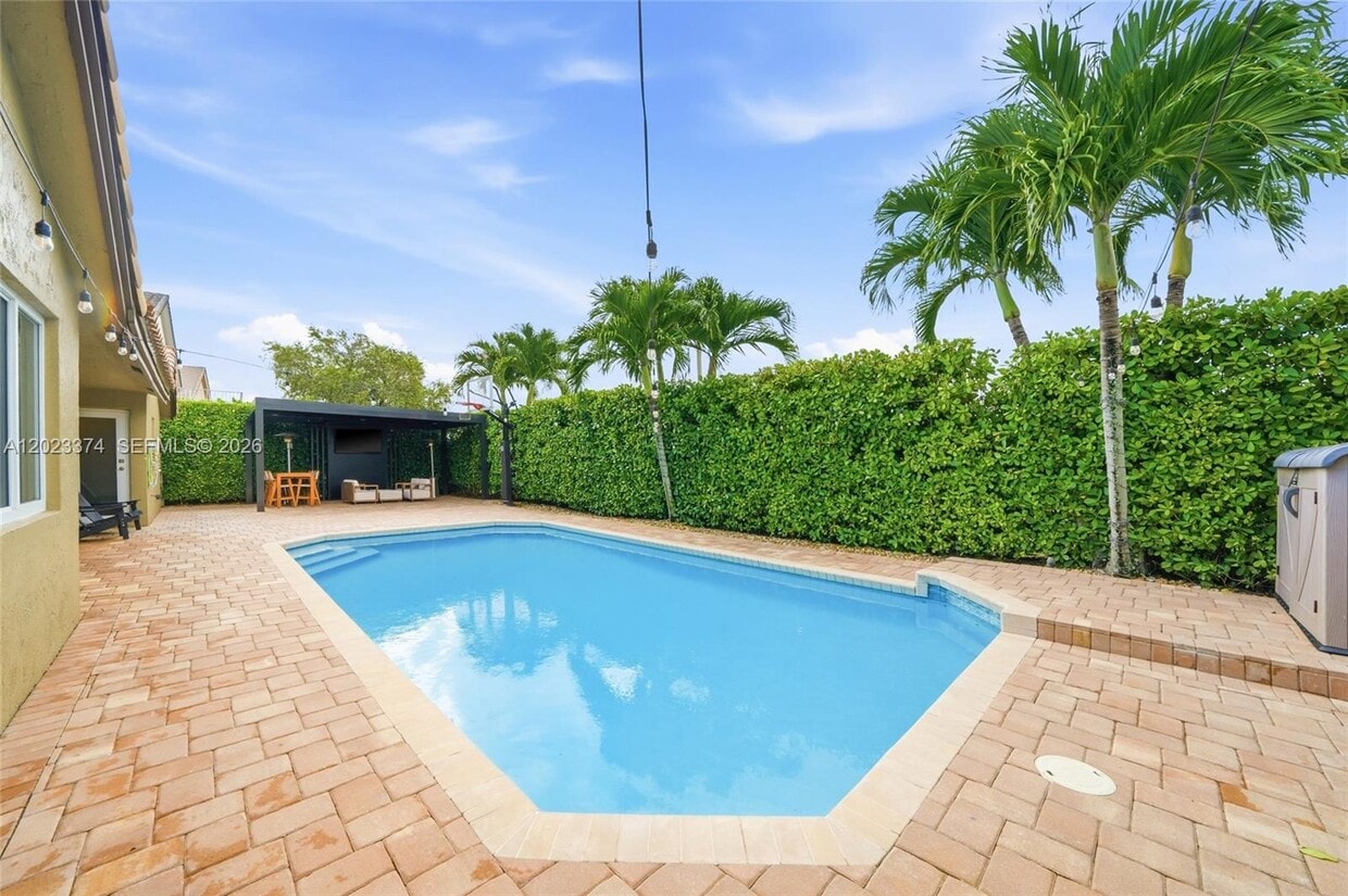 Northwest 9th Drive, Pembroke Pines, FL 33029 - 4 BR 2 BA single-family home - Northwest 9th Drive, Pembroke Pines, FL 33029 - 4 BR 2 BA single-family home