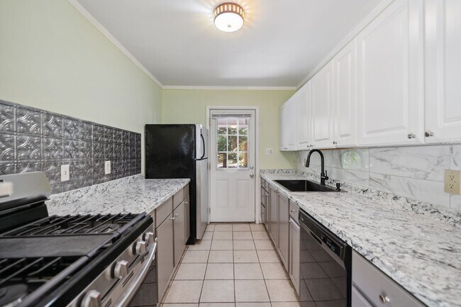 Foto del edificio - Sunny mid-century close to everything with...