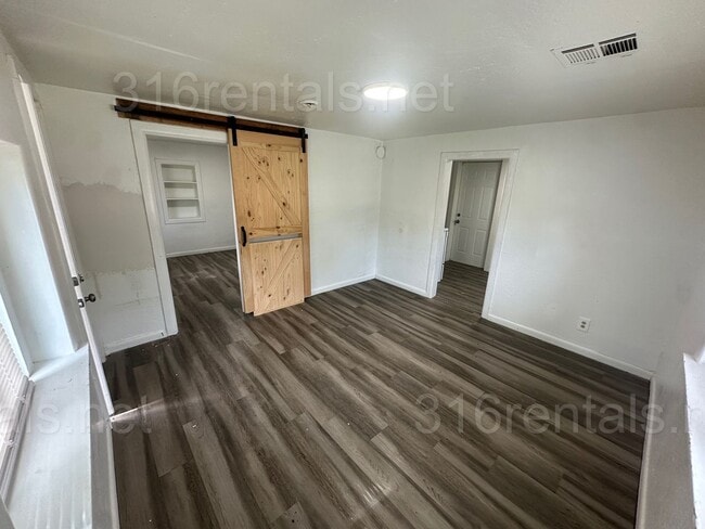 Building Photo - 1801 S Glenn Ave