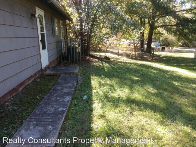 Building Photo - 3 br, 1.5 bath House - 2865 Laguna Ave.