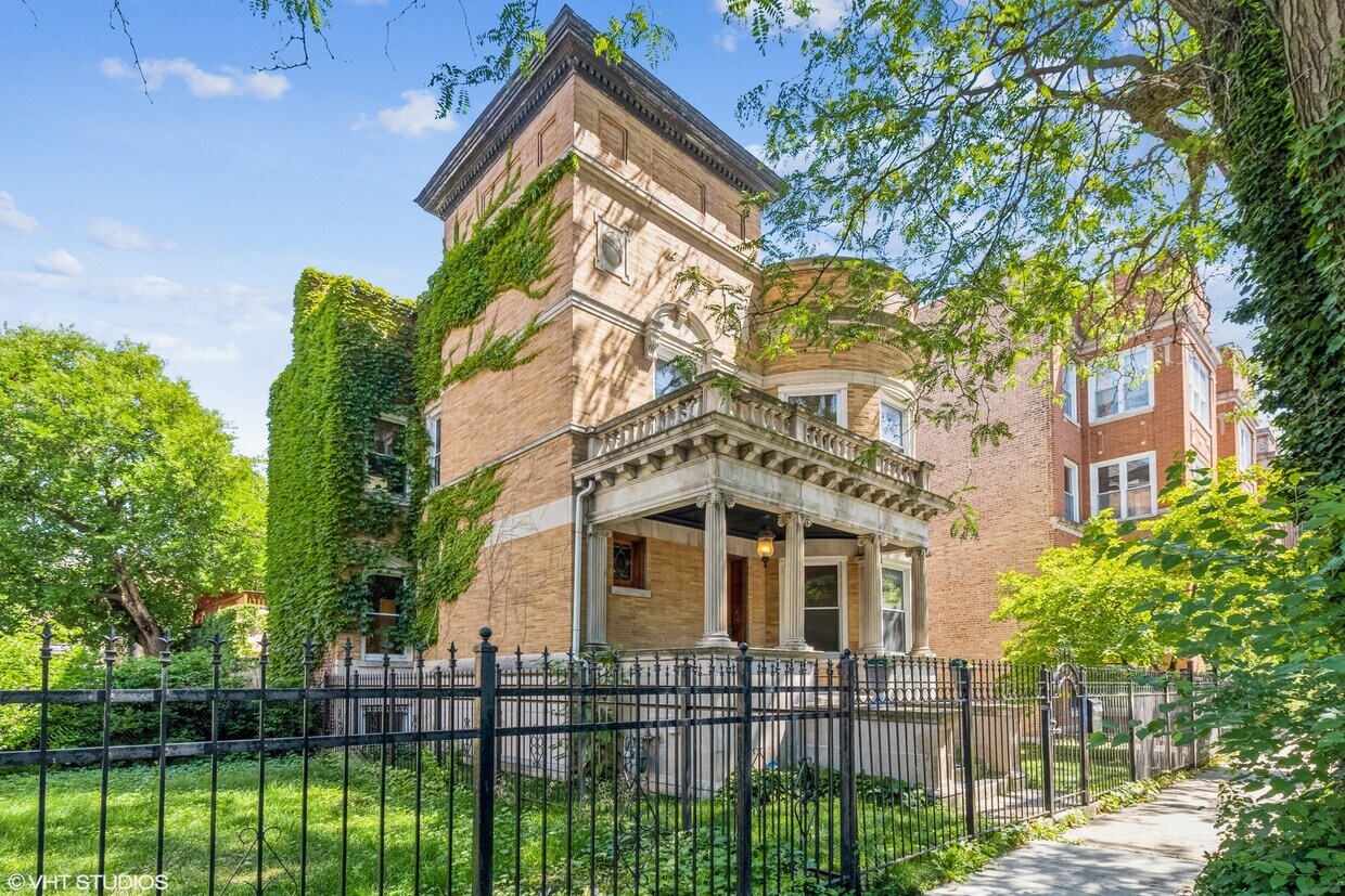 Primary Photo - 836 E 52nd St
