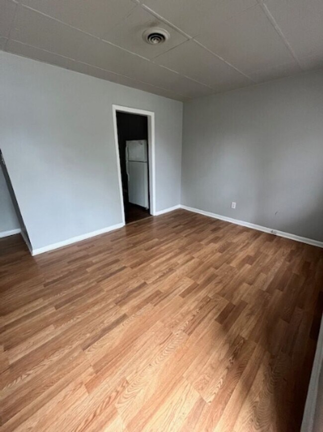 Foto del edificio - 304 Ashwood Dr