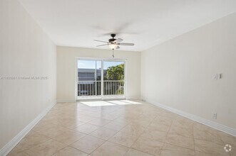 Building Photo - 6505 Bay Club Dr