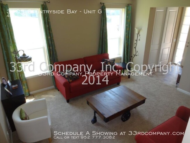 Building Photo - Desirable End Townhome in Stonemill Farms!