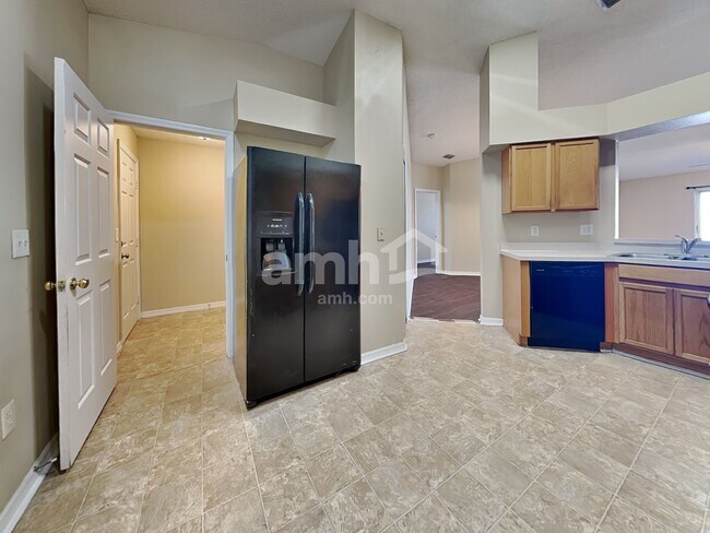Building Photo - 3144 Summer House Dr