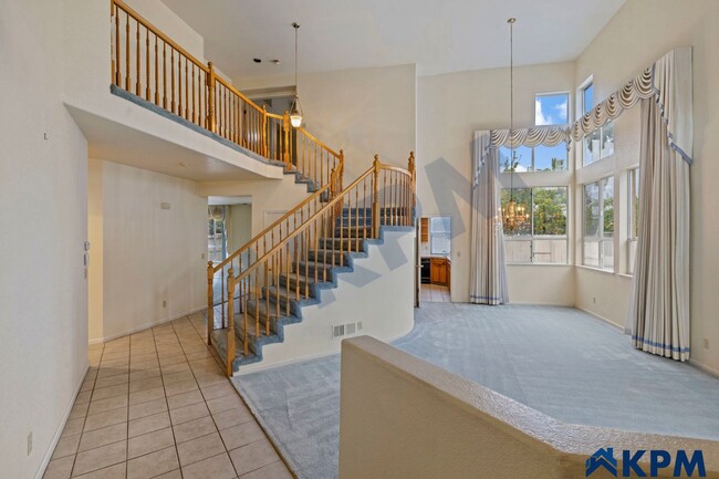 Foto del edificio - 2-Story 5-Bedroom 3-Bedroom House