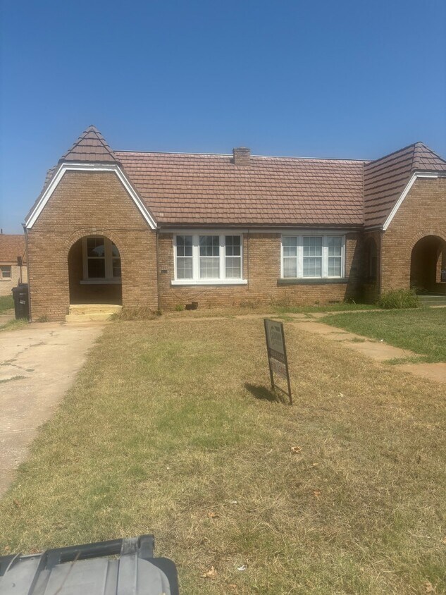Foto principal - 805 NE 24th St