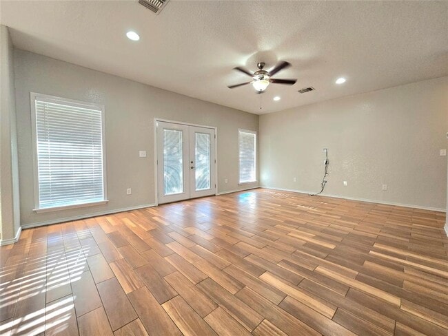 Building Photo - 6 Sunflower Cir
