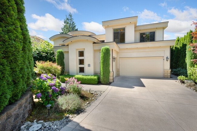 Building Photo - Live the Tuscan Life in Kirkland