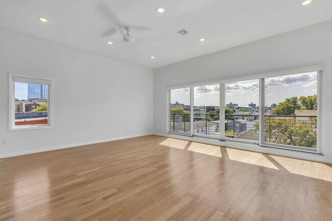 Building Photo - 936 Pavonia Ave