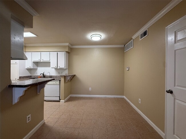 Building Photo - 2250 Bering Dr