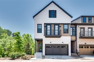 Building Photo - 636 Landler Ter