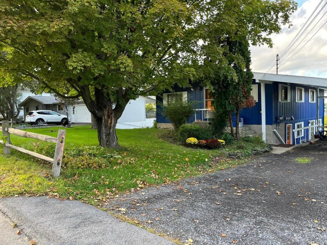 Primary Photo - 3 Hudson Pl