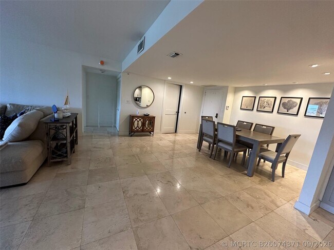 Building Photo - 4900 N Ocean Blvd