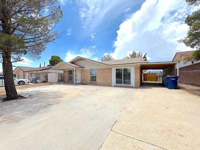 Foto del edificio - Northeast El Paso 4bed/3bath Refrig A/C w/...
