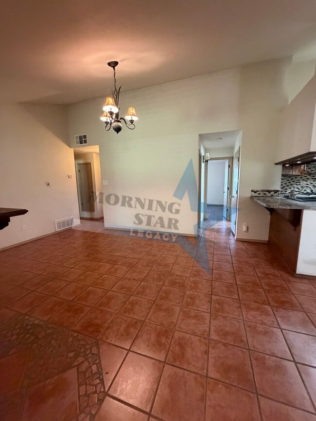 Building Photo - 3 Bedroom 2 Bathroom House with large backyard and Bonus room!