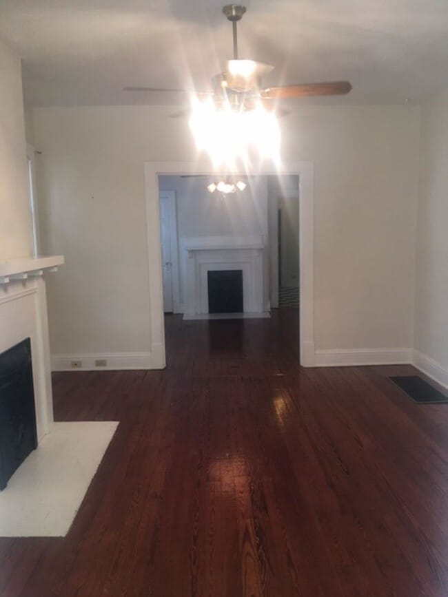 Building Photo - N. Ashland Ave Bungalow Home       240104