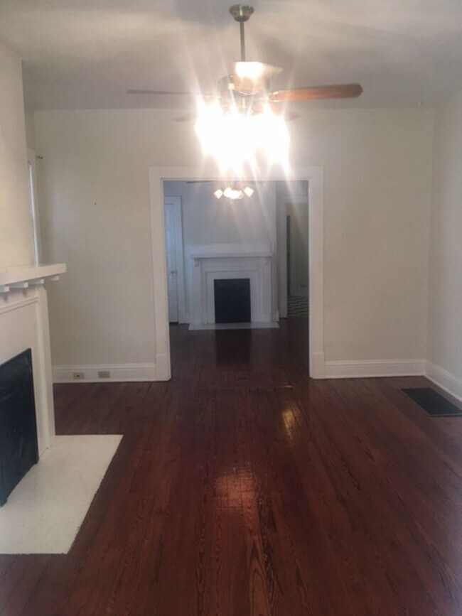 Building Photo - N. Ashland Ave Bungalow Home       251218
