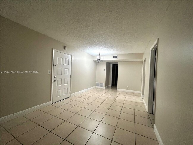 Foto del edificio - 2700 Riverside Dr