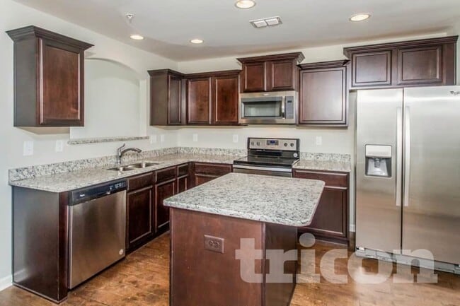 Building Photo - 1093 Neeleys Bend E