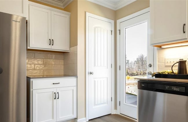Building Photo - Modern End-Unit Townhome with Main-Level Primary Suite & Loft in Strawberry Creek