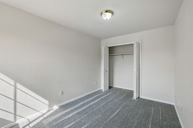 Foto del edificio - Available Now 3 Bed 3 Bath 2 Car Garage To...