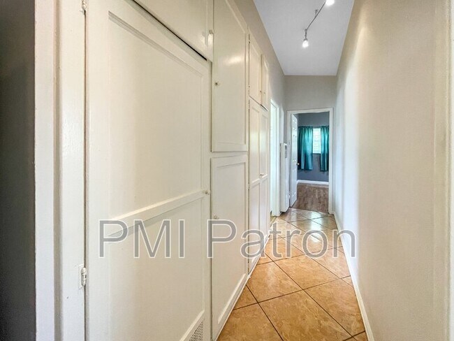 Foto del edificio - 17924 Gard Ave
