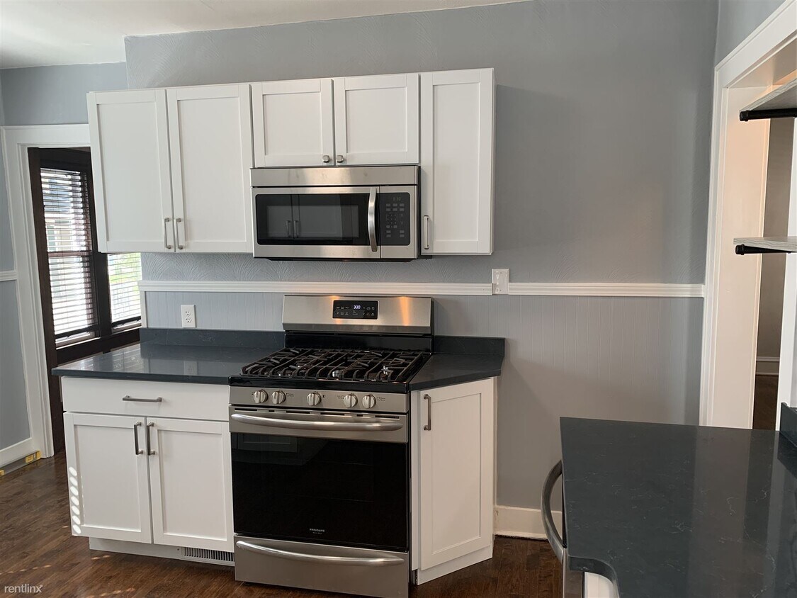Primary Photo - 2 br, 1 bath Duplex - 2133 East Holt Avenu...