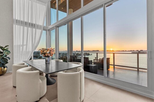 Foto del edificio - 1020 Sunset Point Rd